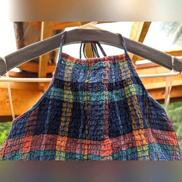 Halter smocked crop top - Picture 3 of 3